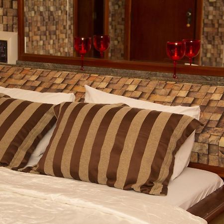 Imperium Inn Motel (Adults Only) Nova Ponte ภายนอก รูปภาพ