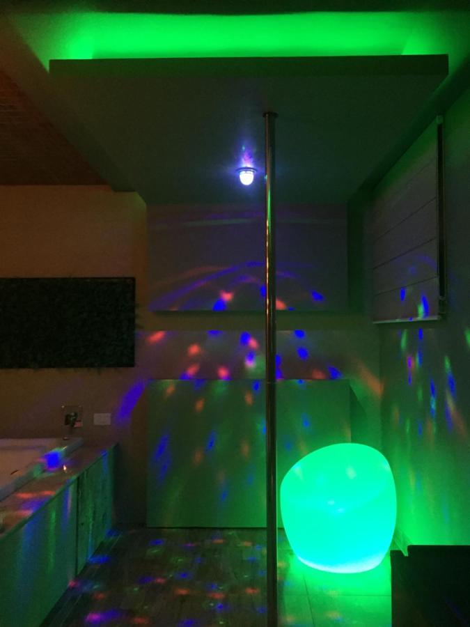 Imperium Inn Motel (Adults Only) Nova Ponte ภายนอก รูปภาพ